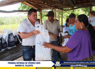 Entrega de Víveres en diferentes barrios de la Cabecera Municipal.