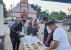 Entrega de tradicionales bollitos y café a las personas que asisten a la actividad religiosa