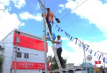 Trabajos de decoración de la Plaza Cívica Municipal